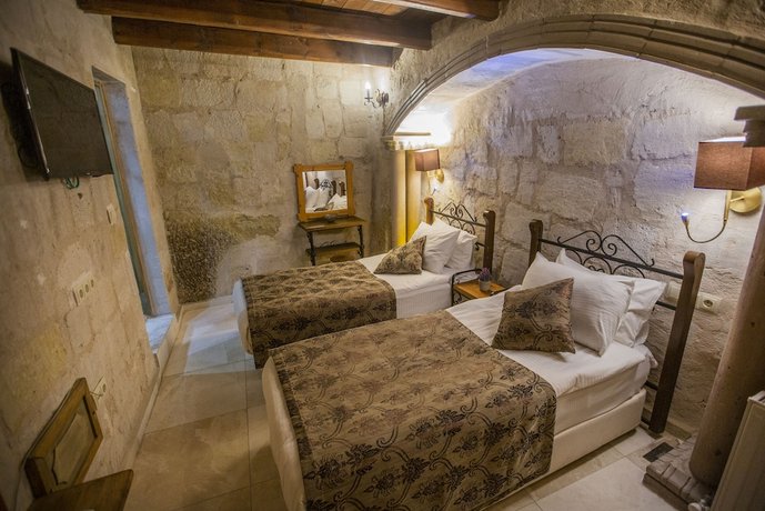Divan Cave House