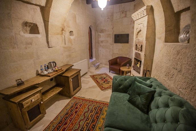 Divan Cave House