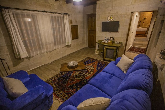 Divan Cave House