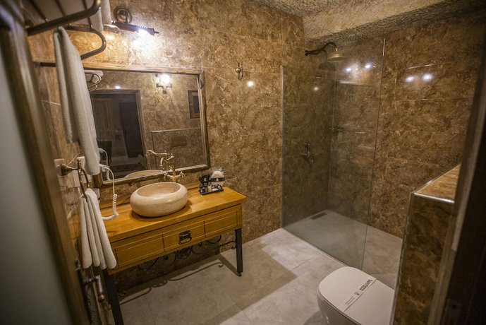 Divan Cave House