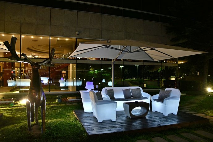 Hotel Aro Palace
