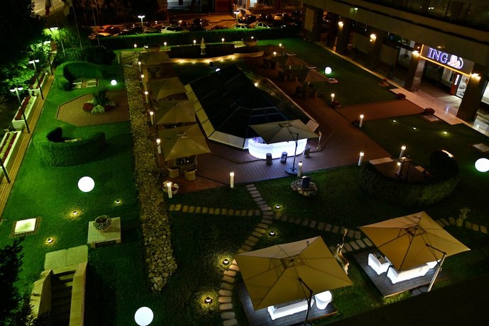 Hotel Aro Palace