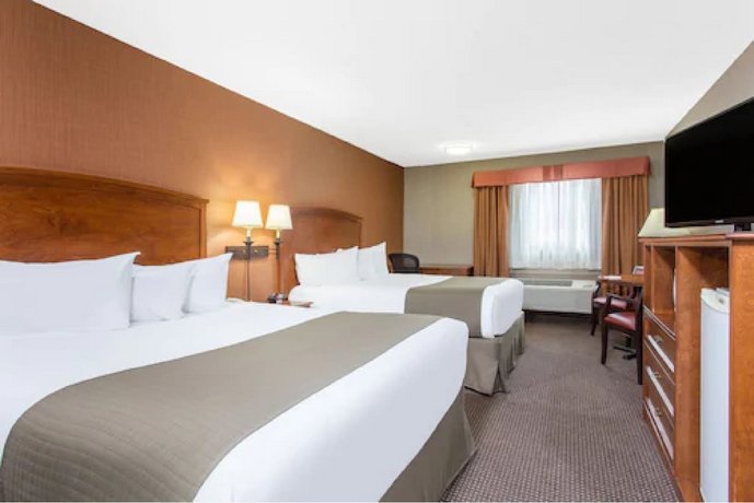 Canmore Inn & Suites