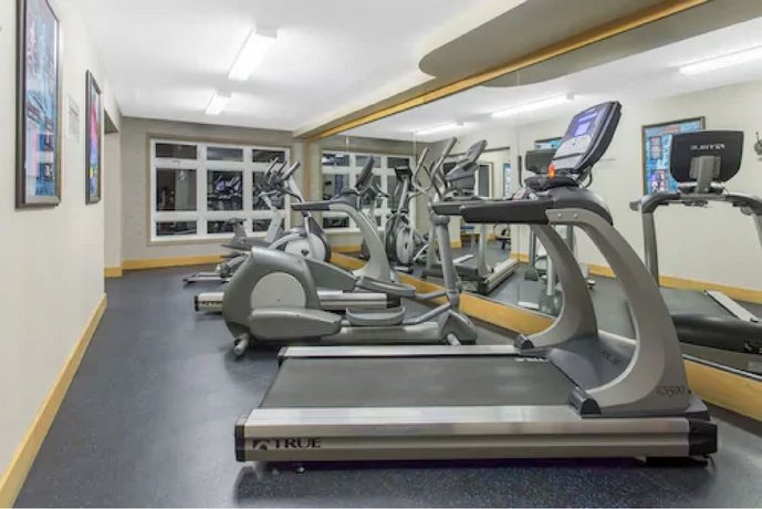 Canmore Inn & Suites