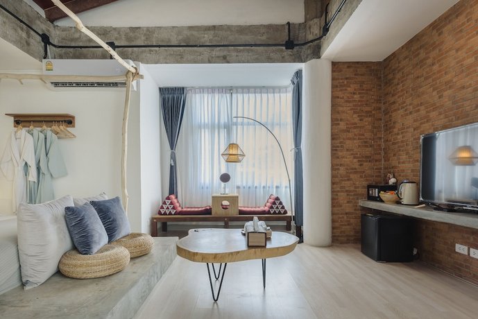 YOLO Bangkok Boutique Hotel