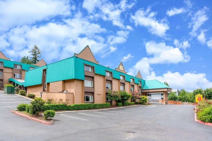 Super 8 by Wyndham SeaTac Airport