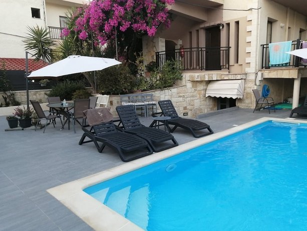 Iliana Apartments