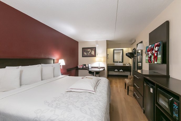 Red Roof Inn PLUS+ Pittsburgh South Airport