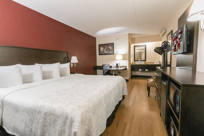 Red Roof Inn PLUS+ Pittsburgh South Airport