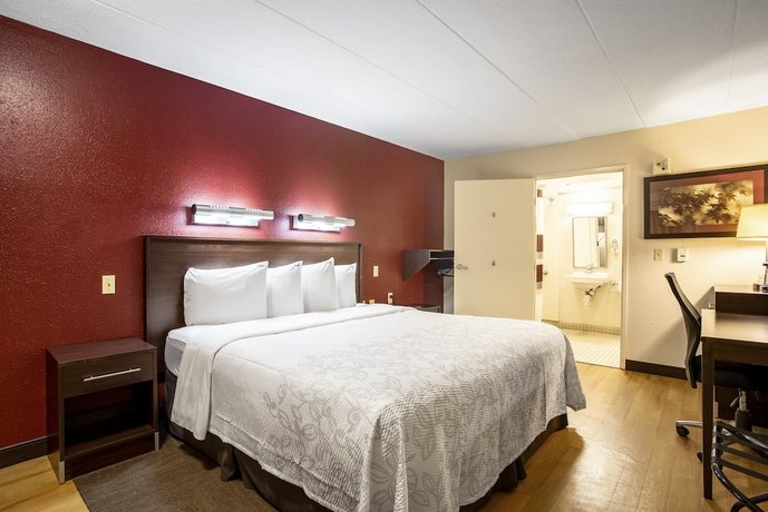 Red Roof Inn PLUS+ Pittsburgh South Airport