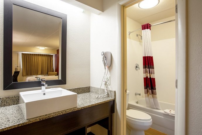 Red Roof Inn PLUS+ Pittsburgh South Airport