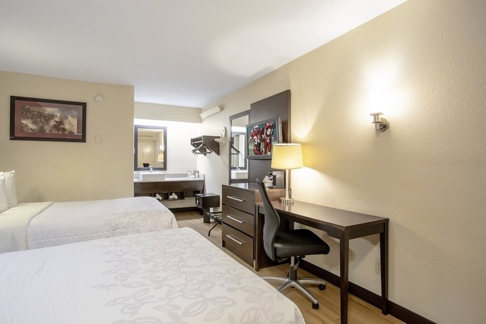 Red Roof Inn PLUS+ Pittsburgh South Airport