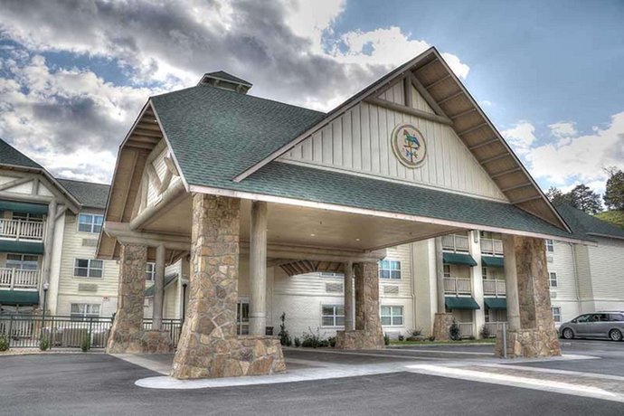 The Lodge at Five Oaks