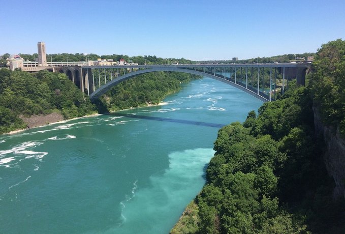 Four Points by Sheraton Niagara Falls Fallsview