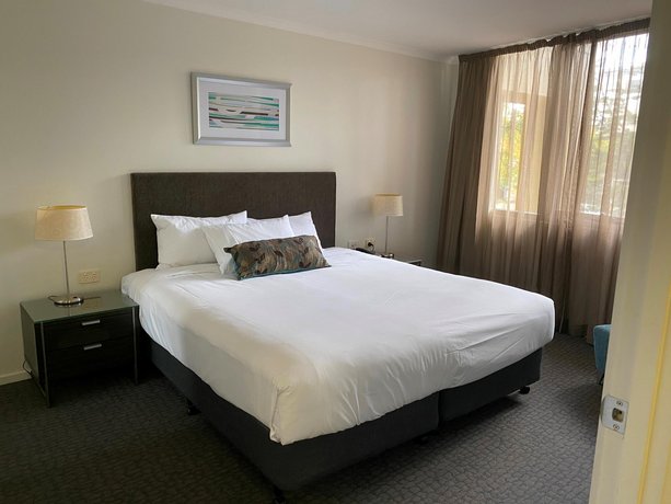 Pacific Suites Canberra