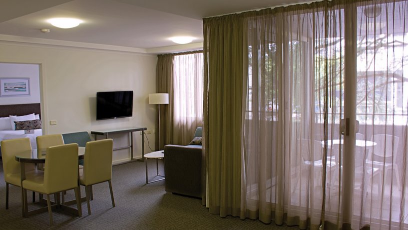 Pacific Suites Canberra