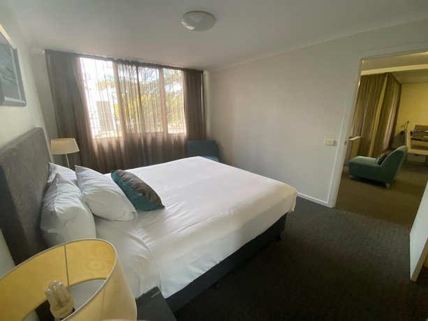 Pacific Suites Canberra