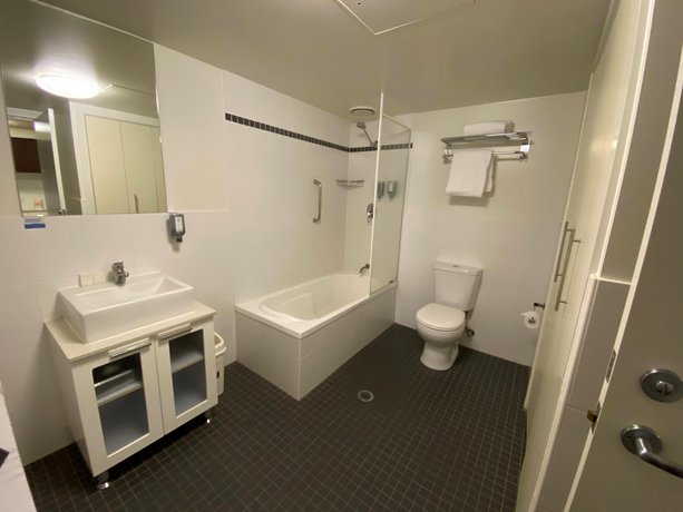 Pacific Suites Canberra