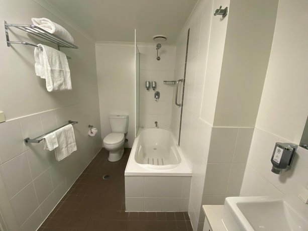 Pacific Suites Canberra