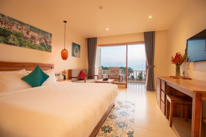 Camia Resort & Spa