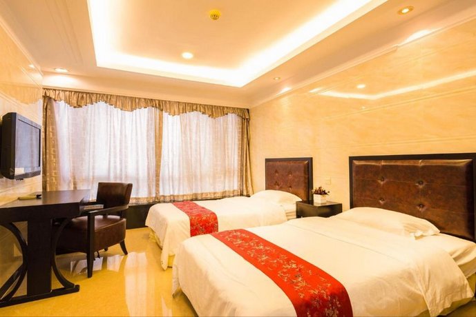 Grand Continental Apartment
