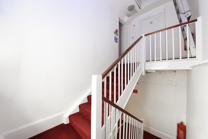 OYO Boston Court Hotel