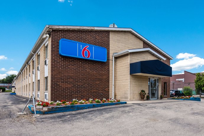 Motel 6 Madison East