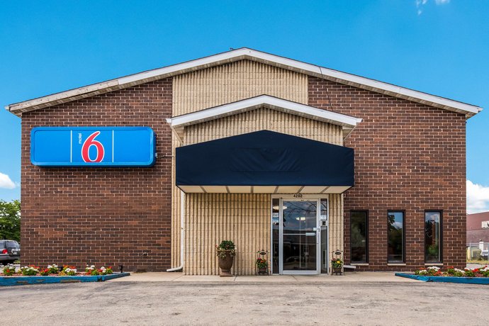 Motel 6 Madison East