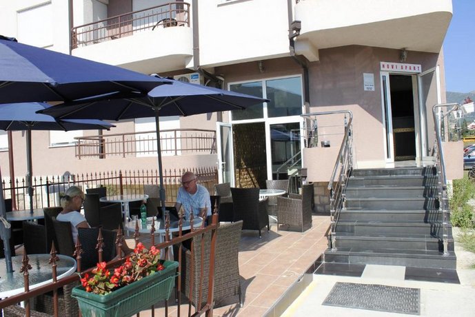 Novi Apartments