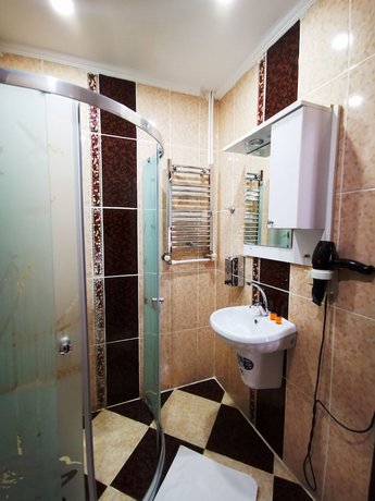 Hotel Broken Column