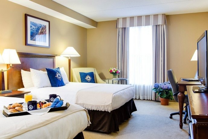 Salem Waterfront Hotel & Suites