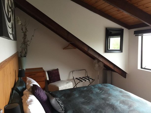 Grafton Cottage & Chalets