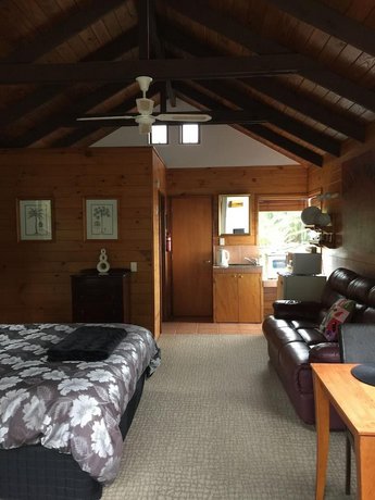 Grafton Cottage & Chalets