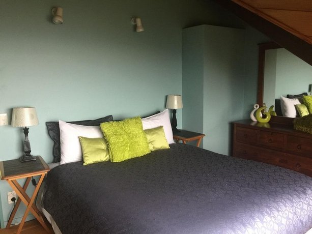 Grafton Cottage & Chalets