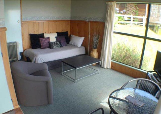 Grafton Cottage & Chalets
