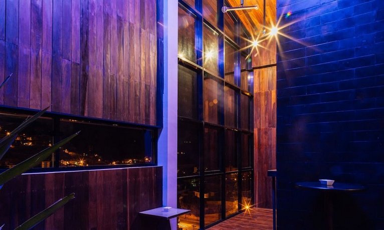 Atix Hotel