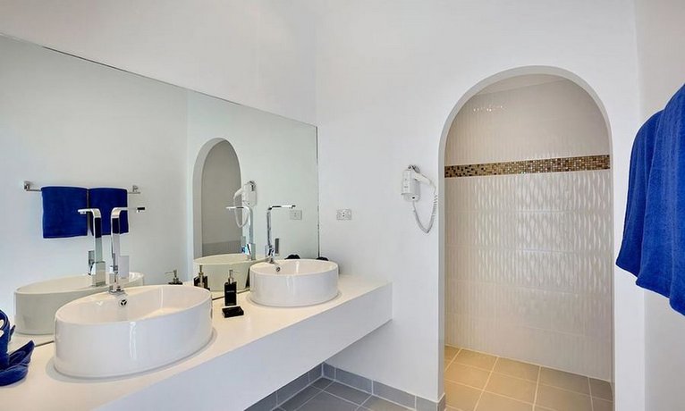 La Perle Luxury Boutique Hotel