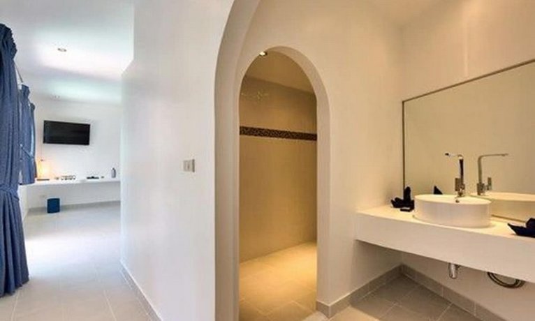 La Perle Luxury Boutique Hotel