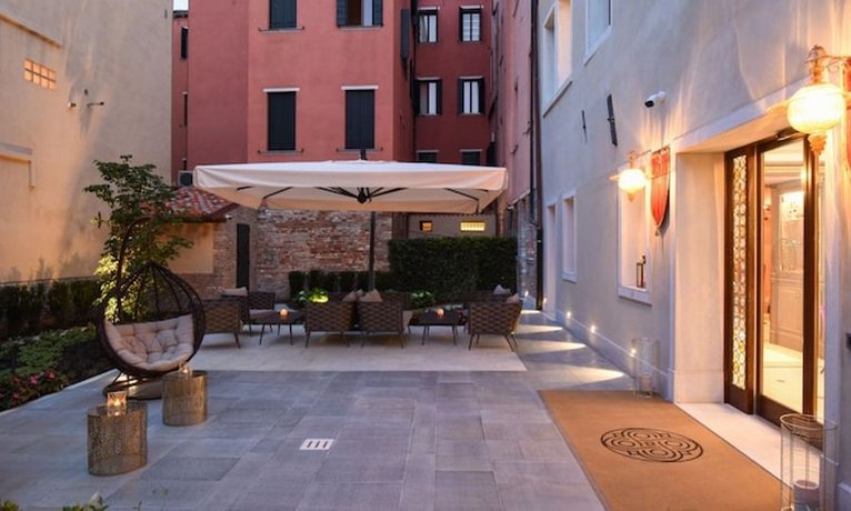 Santa Croce Boutique Hotel