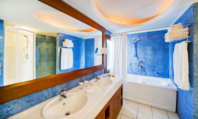 Petinos Beach Hotel