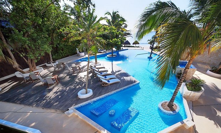 Le Reve Boutique Beachfront Hotel