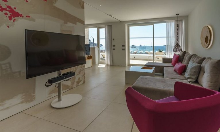 One Ibiza Suites