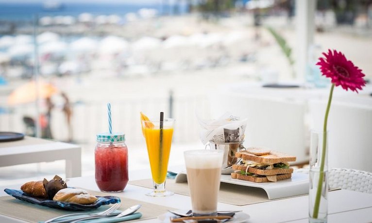 One Ibiza Suites