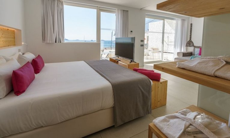 One Ibiza Suites