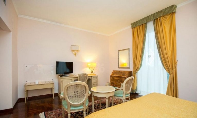Grand Hotel Villa Politi