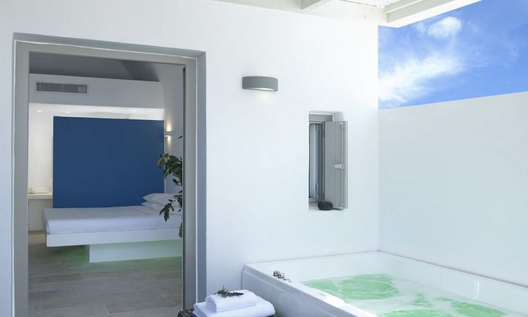 Aurora Luxury Suites