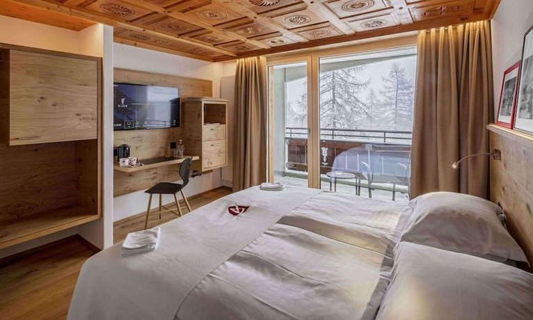 Swiss Alpine Hotel Allalin