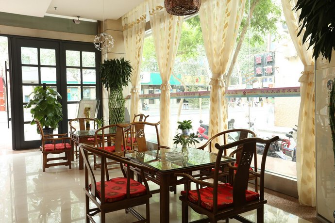 Dunhuang Yuetian Business Hotel