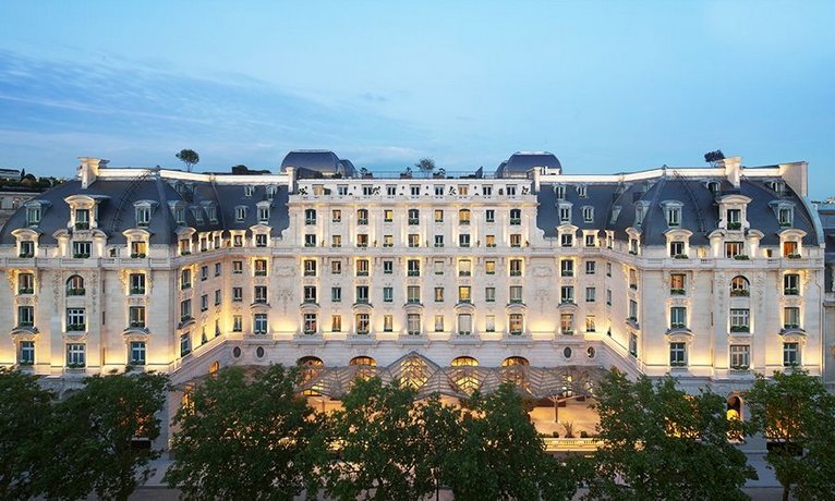 Hotel The Peninsula Paris Passerelle Debilly France thumbnail