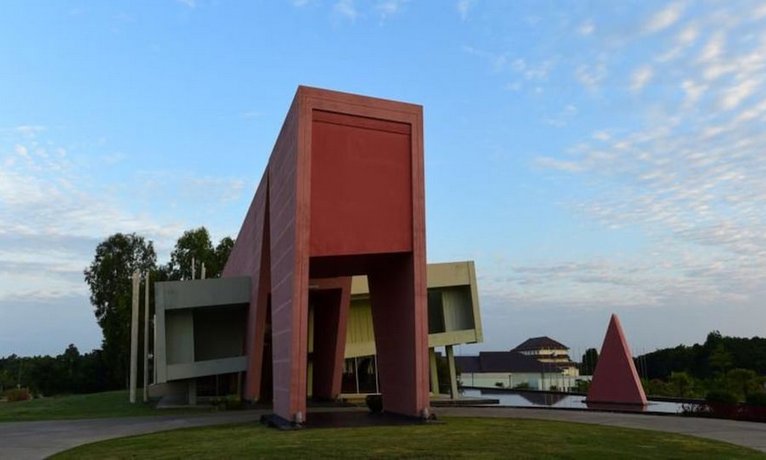 The Thingaha Nay Pyi Taw
